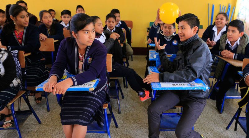 El Ministerio de Educación (Mineduc) ha logrado beneficiar a 21 mil 230 estudiantes con el programa de becas de inglés.